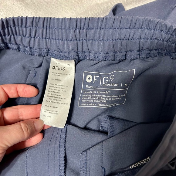 FIGS scrubs, Women’s size medium - Picture 6 of 6